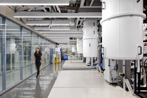 IBM量子计算十年布局 从实验探索到实际应用的跨越